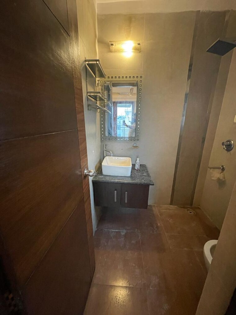 Bathroom, hauz khas 3 Bedroom 1500 Sq.Ft. Builder Floor In Hauz Khas Delhi 9265162