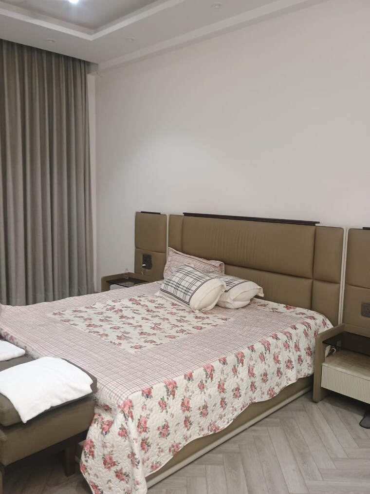 Bedroom, sector 107 5 Bedroom 4005 Sq.Ft. Apartment In Sector 107 Noida 9265170