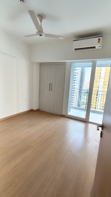 Room in 3 BHK Apartment at Sector 43 – for Sale