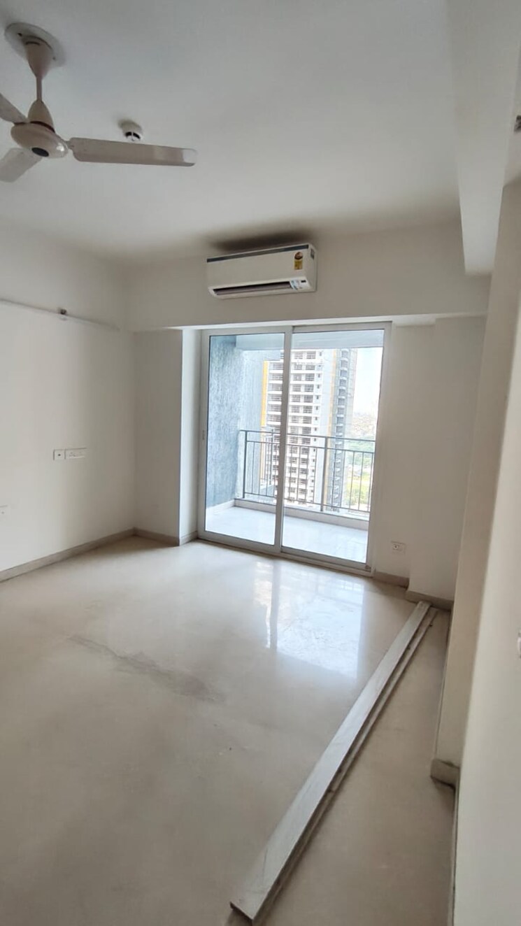 Room, sector 43 3 Bedroom 1525 Sq.Ft. Apartment In Sector 43 Noida 9265205