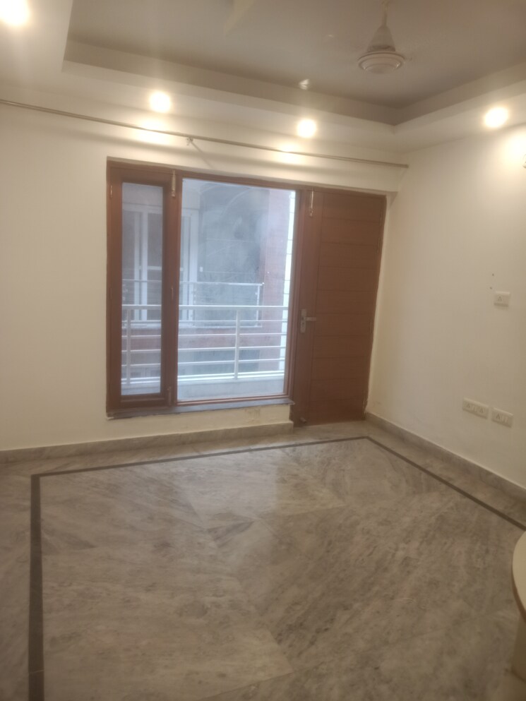 Room, vasant kunj 3 Bedroom 900 Sq.Ft. Builder Floor In Vasant Kunj Delhi 9265223