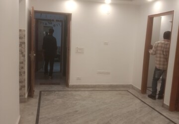 Room in 3 BHK Builder Floor at Vasant Kunj – for Rent