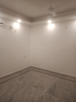 Room in 3 BHK Builder Floor at Vasant Kunj – for Rent