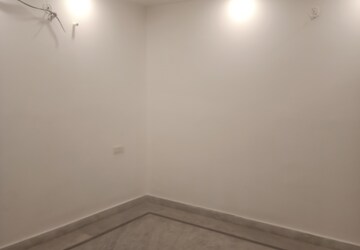 Room in 3 BHK Builder Floor at Vasant Kunj – for Rent