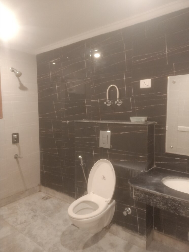 Bathroom, vasant kunj 3 Bedroom 900 Sq.Ft. Builder Floor In Vasant Kunj Delhi 9265223