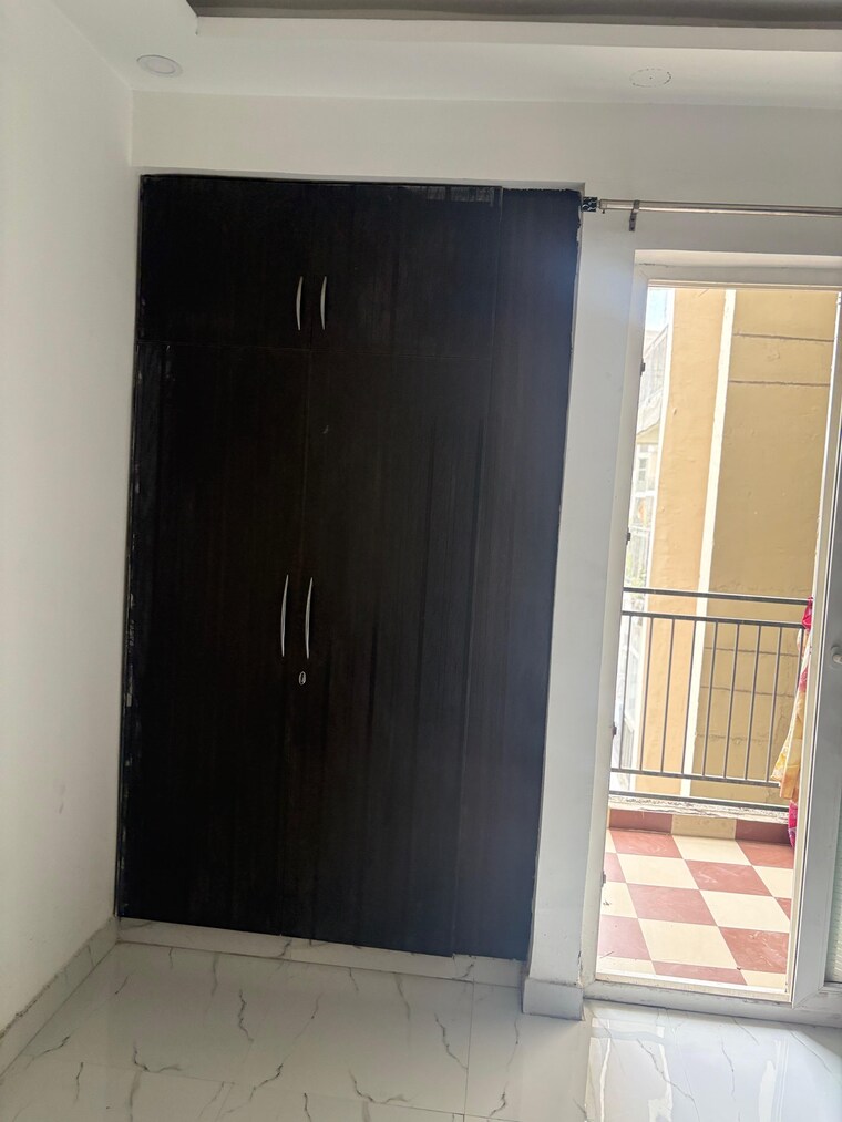 Room, gaur city 2 2 Bedroom 955 Sq.Ft. Apartment In Gaur City 2 Greater Noida 9265232