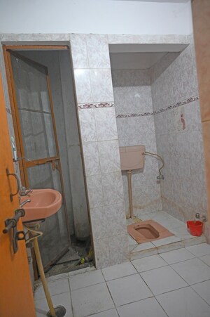 Bathroom in 6+ BHK Independent House at Gomti Nagar – for Sale