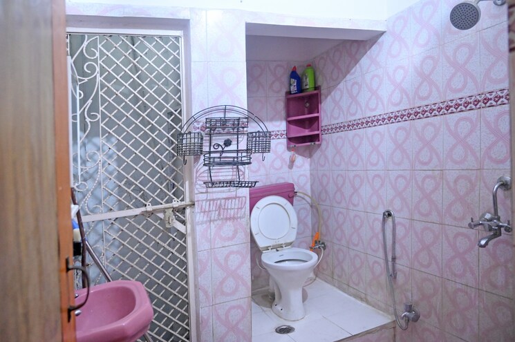 Bathroom, gomti nagar 6+ Bedroom 1850 Sq.Ft. Independent House In Gomti Nagar Lucknow 9265239