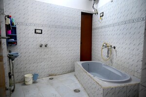 Bathroom in 6+ BHK Independent House at Gomti Nagar – for Sale