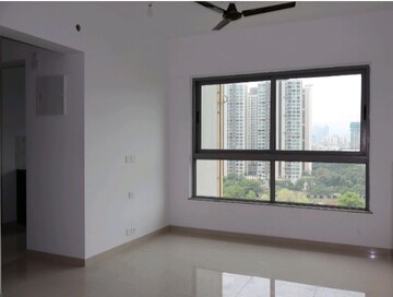 Room in 2 BHK Apartment at Kalpataru Immensa, Kolshet Road – for Sale