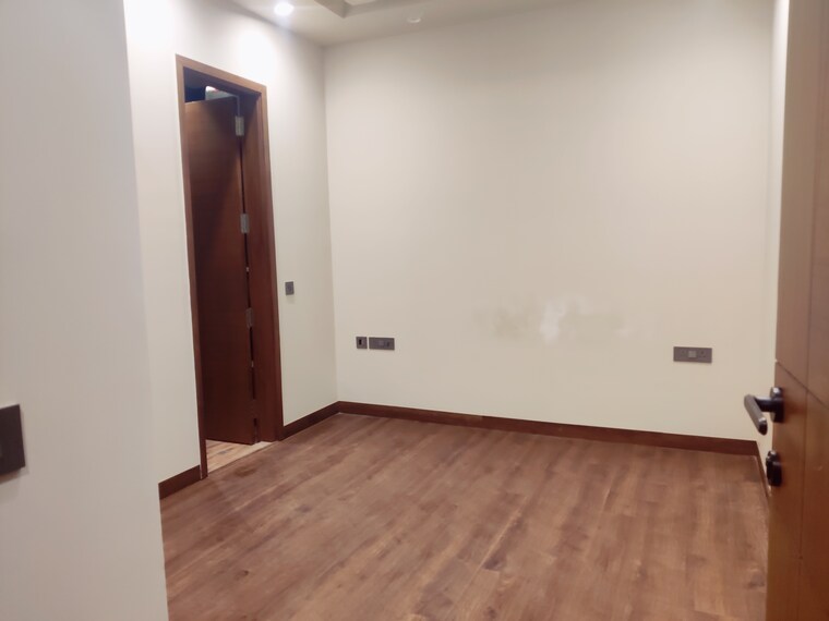 Room, east of kailash 3 Bedroom 1150 Sq.Ft. Builder Floor In East Of Kailash Delhi 9265310