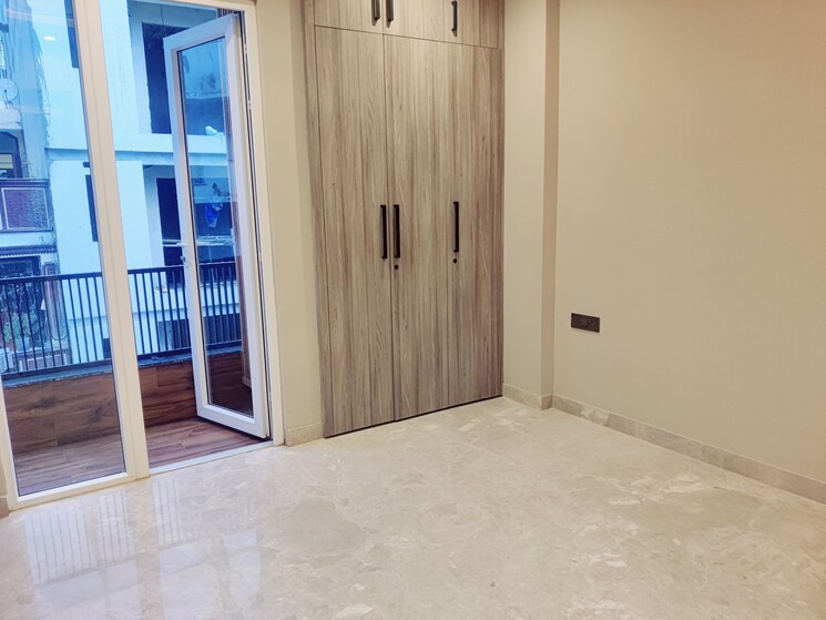 Room, east of kailash 3 Bedroom 1150 Sq.Ft. Builder Floor In East Of Kailash Delhi 9265310