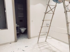 Room in 3 BHK Builder Floor at East Of Kailash – for Sale