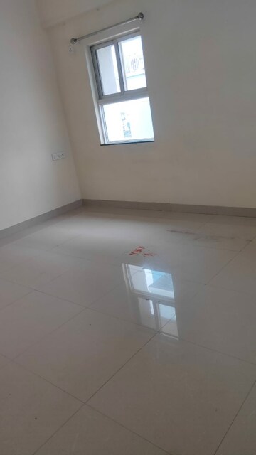 Room in 2 BHK Apartment at Kumar Primavera, Wadgaon Sheri – for Rent