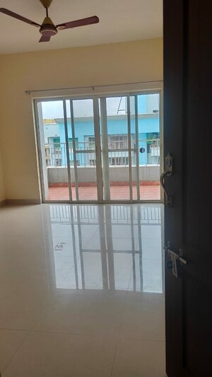 Room in 2 BHK Apartment at Kumar Primavera, Wadgaon Sheri – for Rent