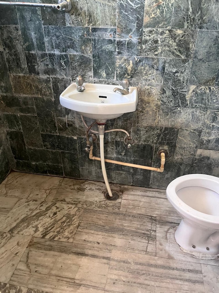 Bathroom, sector 10 2 Bedroom 1400 Sq.Ft. Apartment In Sector 10 Panchkula 9265346