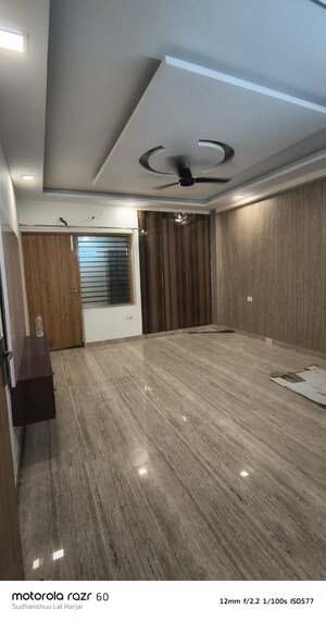 Room in 4 BHK Builder Floor at Green Fields Colony – for Rent