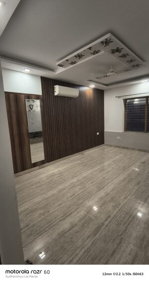 Room in 4 BHK Builder Floor at Green Fields Colony – for Rent