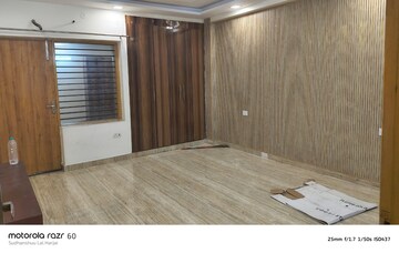Room in 4 BHK Builder Floor at Green Fields Colony – for Rent