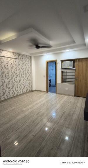 Room in 4 BHK Builder Floor at Green Fields Colony – for Rent