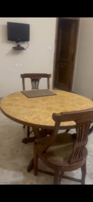 Master Bedroom in 2 BHK Builder Floor at Gomti Nagar – for Rent