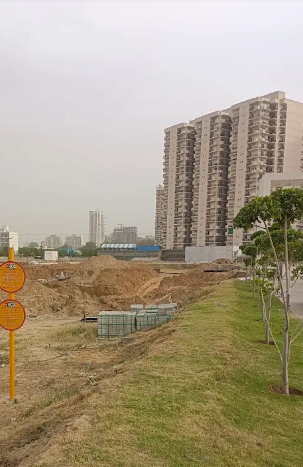 Plot For Sale in Jms The Pearl Sector 95 G