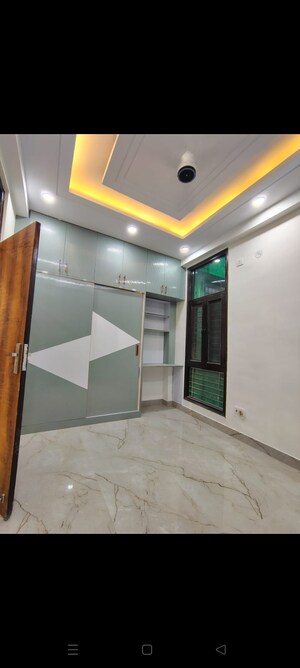 Room in 2 BHK Builder Floor at Gyan Khand ii – for Sale