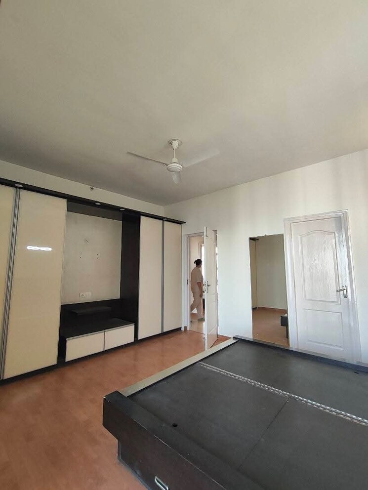 Room, sector 48 3.5 Bedroom 2100 Sq.Ft. Apartment In Sector 48 Gurgaon 9265581