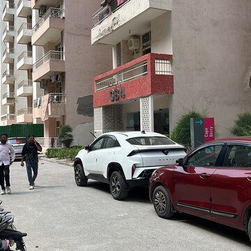 Parking in 2 BHK Apartment at Supertech Cape Town, Sector 74 – for Rent