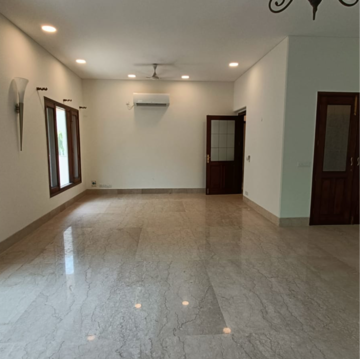 Room in 5 BHK Builder Floor at Panchsheel Park – for Rent