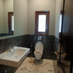 Team Area in 5 BHK Builder Floor at Panchsheel Park – for Rent