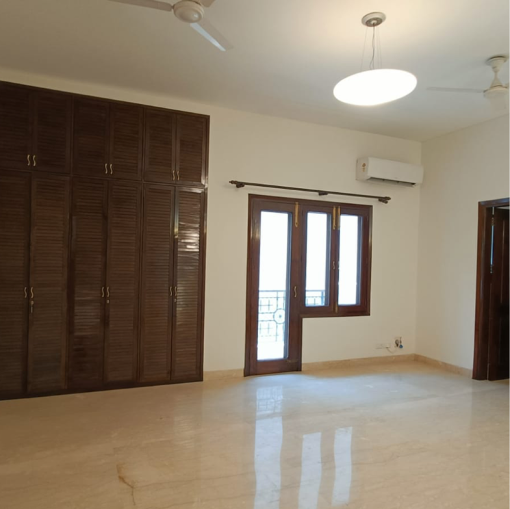 Room, panchsheel park 5 Bedroom 7100 Sq.Ft. Builder Floor In Panchsheel Park Delhi 9265749