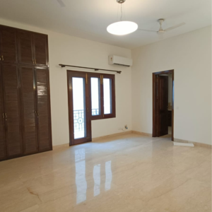 Room in 5 BHK Builder Floor at Panchsheel Park – for Rent