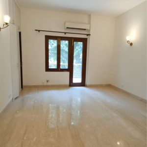 Room in 5 BHK Builder Floor at Panchsheel Park – for Rent