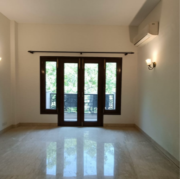 Room in 5 BHK Builder Floor at Panchsheel Park – for Rent