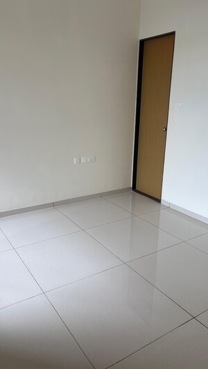 Room in 3 BHK Apartment at Vastu Tower, Malad West – for Rent