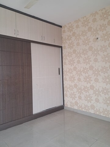 Room in 2.5 BHK Apartment at Smart World Gems, Sector 89 – for Rent