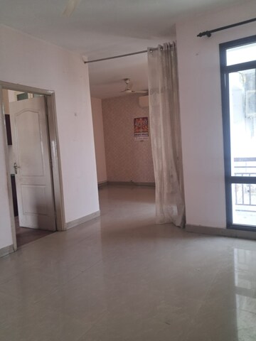 Room in 2.5 BHK Apartment at Smart World Gems, Sector 89 – for Rent