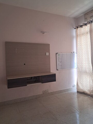Furnished Amenities in 2.5 BHK Apartment at Smart World Gems, Sector 89 – for Rent