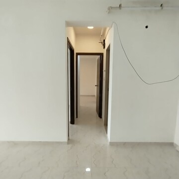 Room in 2 BHK Apartment at JP Eminence, Andheri West – for Rent