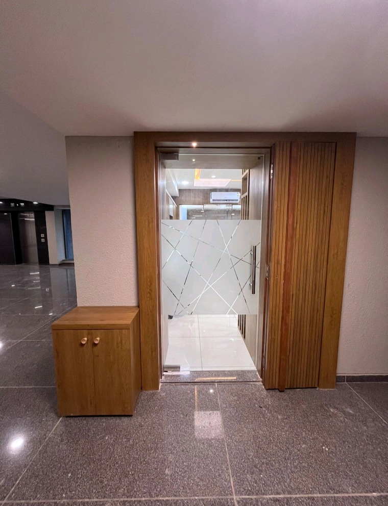 Room, lalpur Commercial Office Space 1500 Sq.Ft. In Lalpur Ranchi 9265874