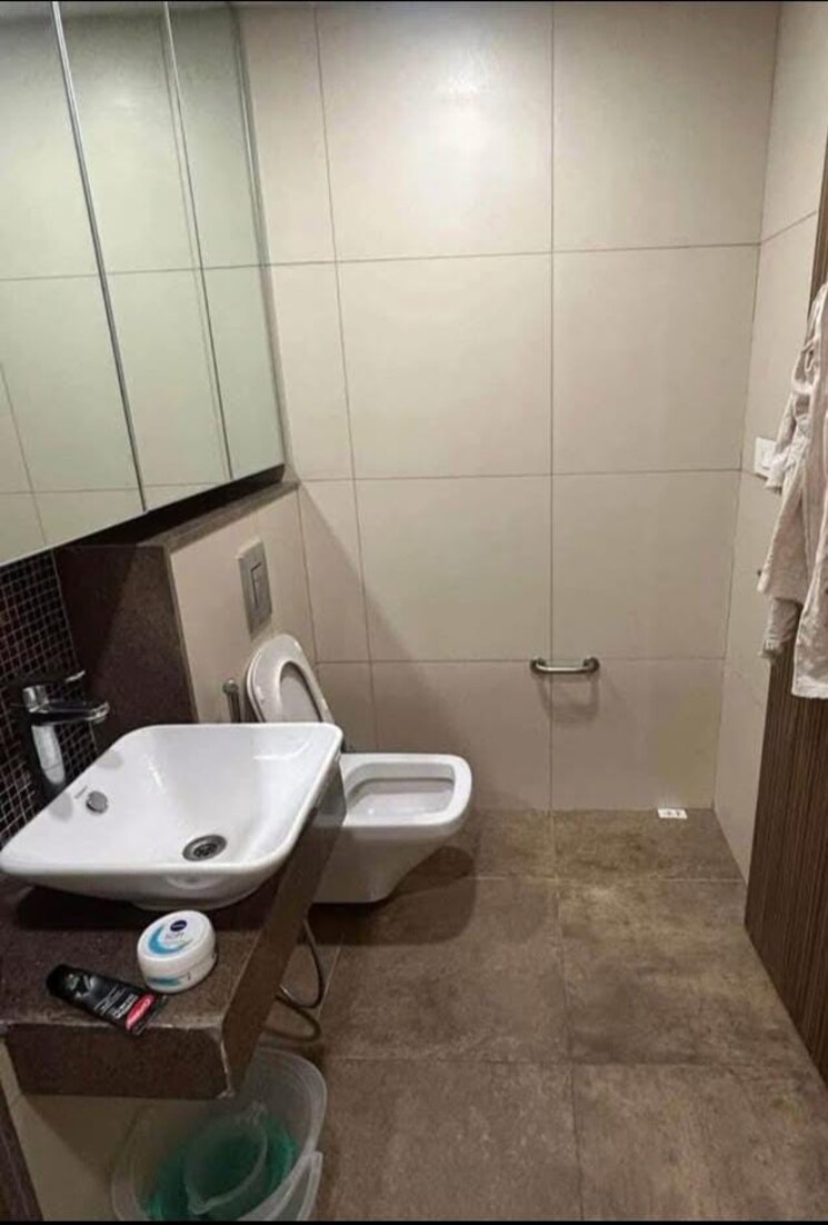 Bathroom, pearl-chs-mira-road 1 Bedroom 500 Sq.Ft. Apartment In Mira Road Thane 9265948
