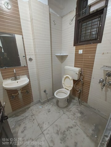 Bathroom in 1 BHK Builder Floor at Saket – for Rent