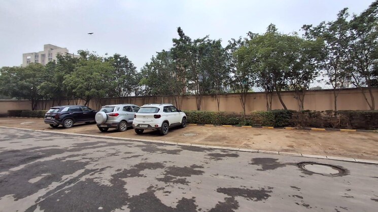  Parking, emaar-palm-gardens 3.5 Bedroom 1900 Sq.Ft. Apartment In Sector 83 Gurgaon 9265976