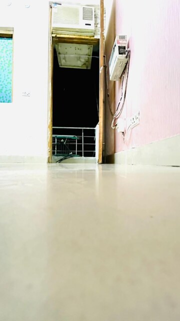 Room in 1 BHK Builder Floor at Kishan Ganj – for Rent