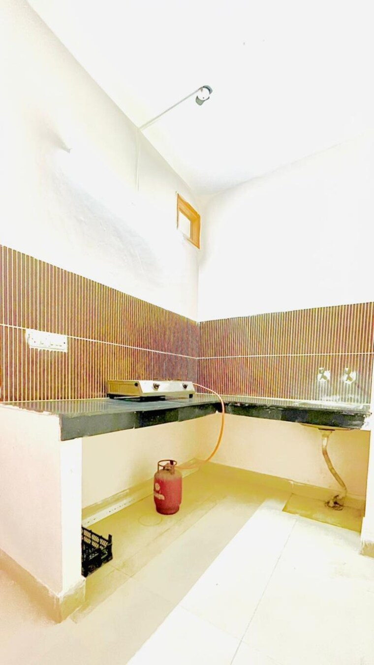 Kitchen, kishan ganj 1 Bedroom 500 Sq.Ft. Builder Floor In Kishan Ganj Delhi 9266123
