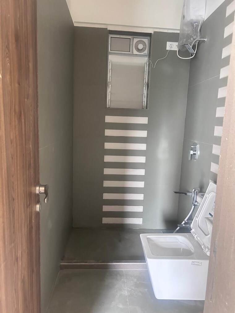 Bathroom, harshmaan-crescent-heights 3 Bedroom 882 Sq.Ft. Apartment In Borivali West Mumbai 9266239
