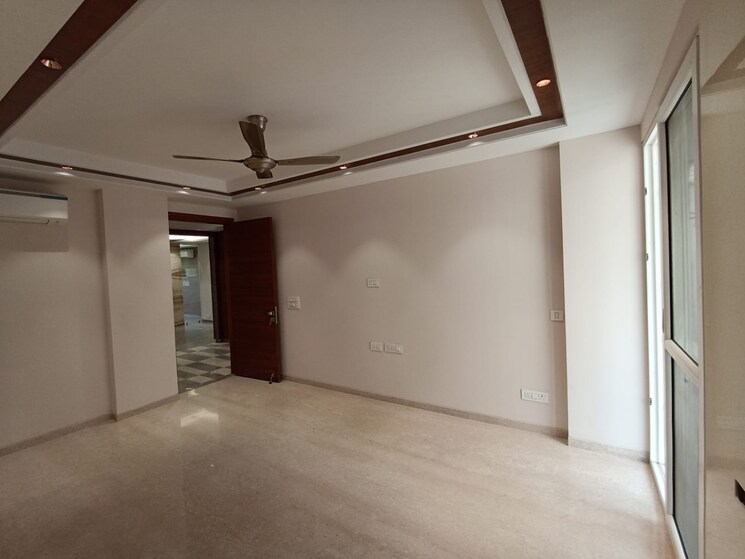 Room, greater kailash ii 3 Bedroom 250 Sq.Yd. Builder Floor In Greater Kailash ii Delhi 9266301