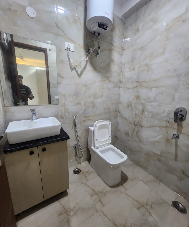 Bathroom, saket 2 Bedroom 806 Sq.Ft. Independent House In Saket Delhi 9266343
