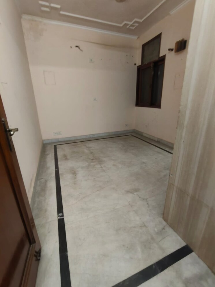 Bathroom, greater kailash ii 3 Bedroom 250 Sq.Yd. Builder Floor In Greater Kailash ii Delhi 9266366
